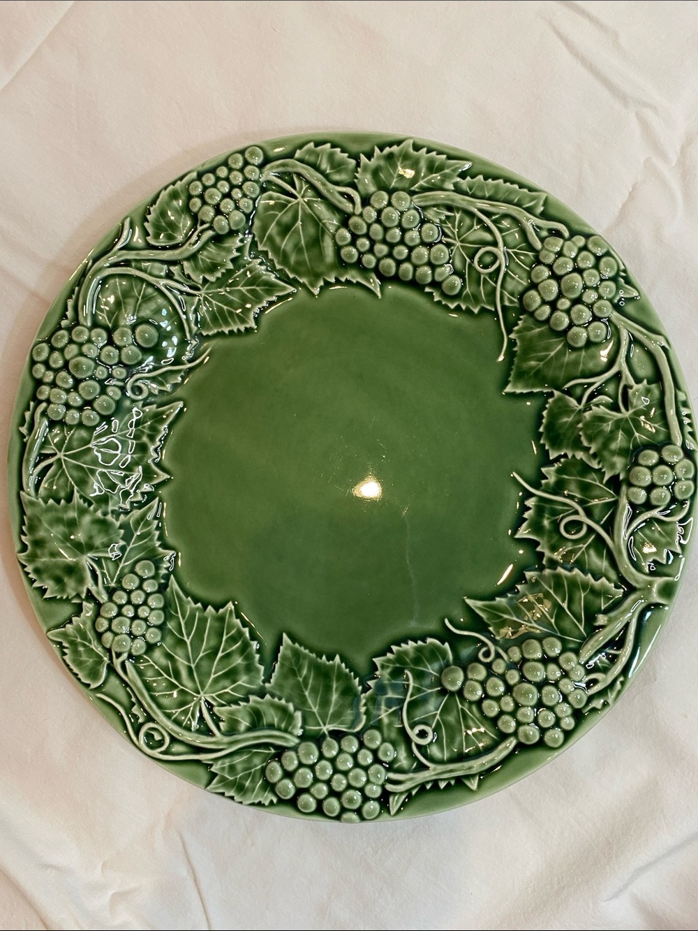 Bordallo Pinheiro Green Leaf Grapevine plate/platter